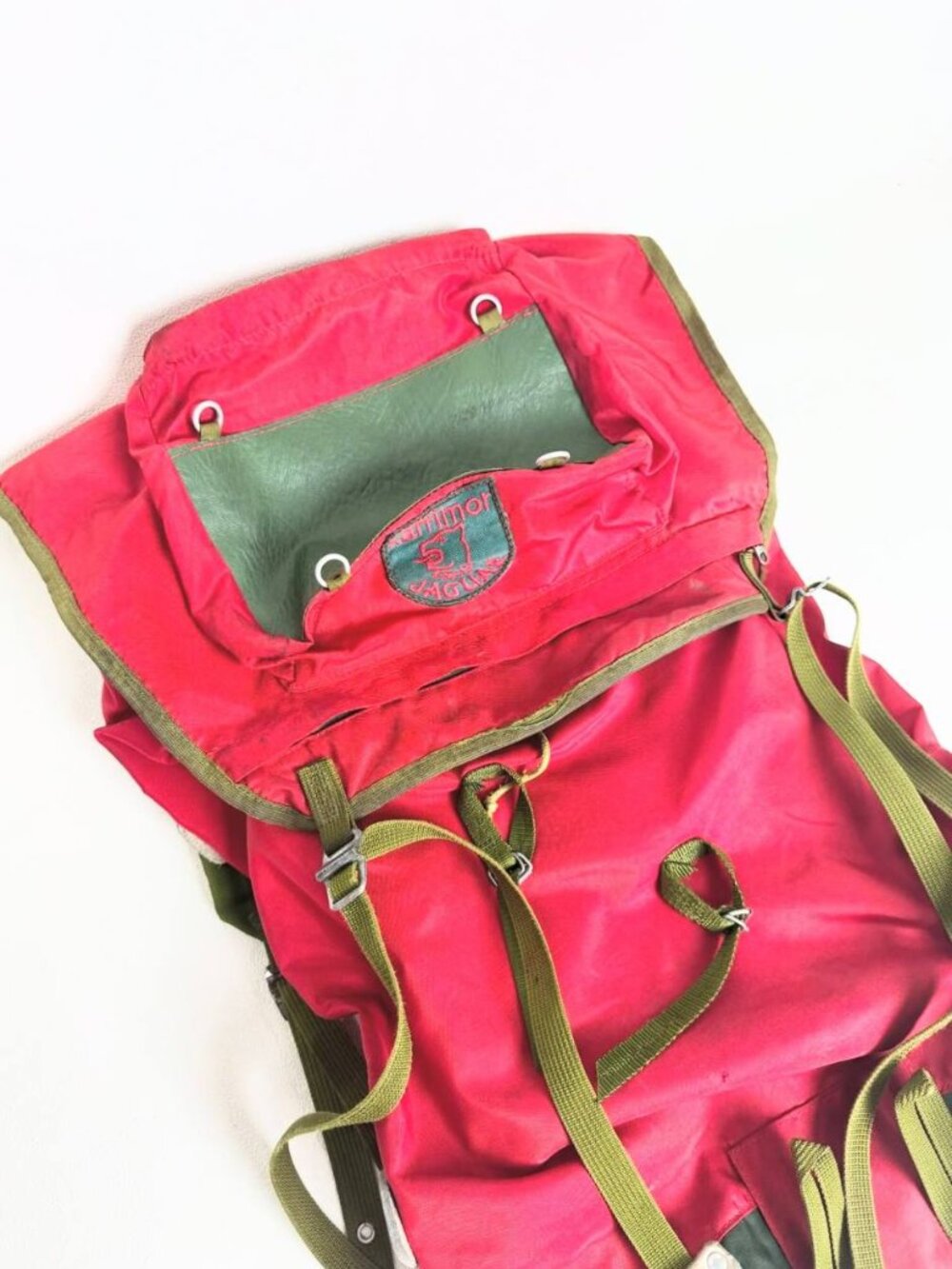Vintage Red Hiking Backpack - Picture 2 of 9